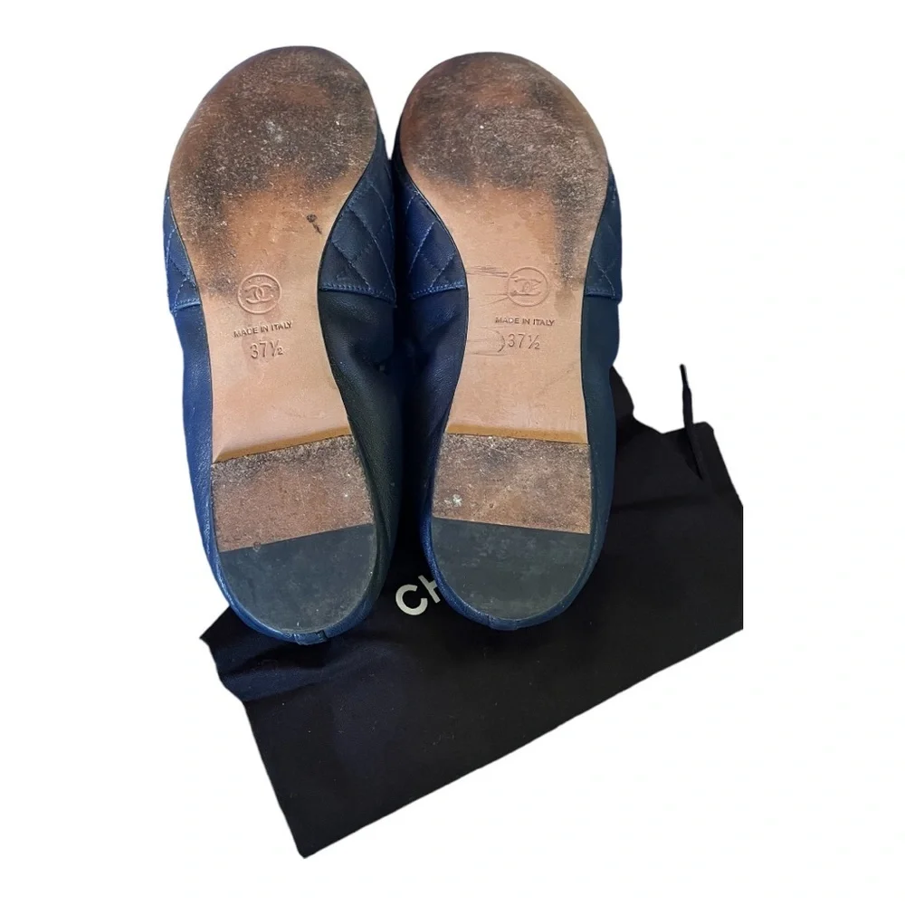 Chanel  shoes Loafers Navy Lamb leather quilted CC logo Flats sz 37.5 - Picture 5 of 11